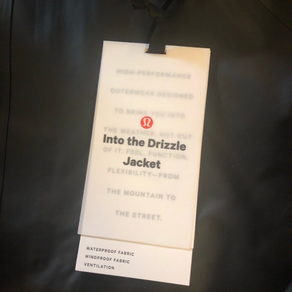 Lululemon into the drizzle raincoat NWT - Picture 6 of 8